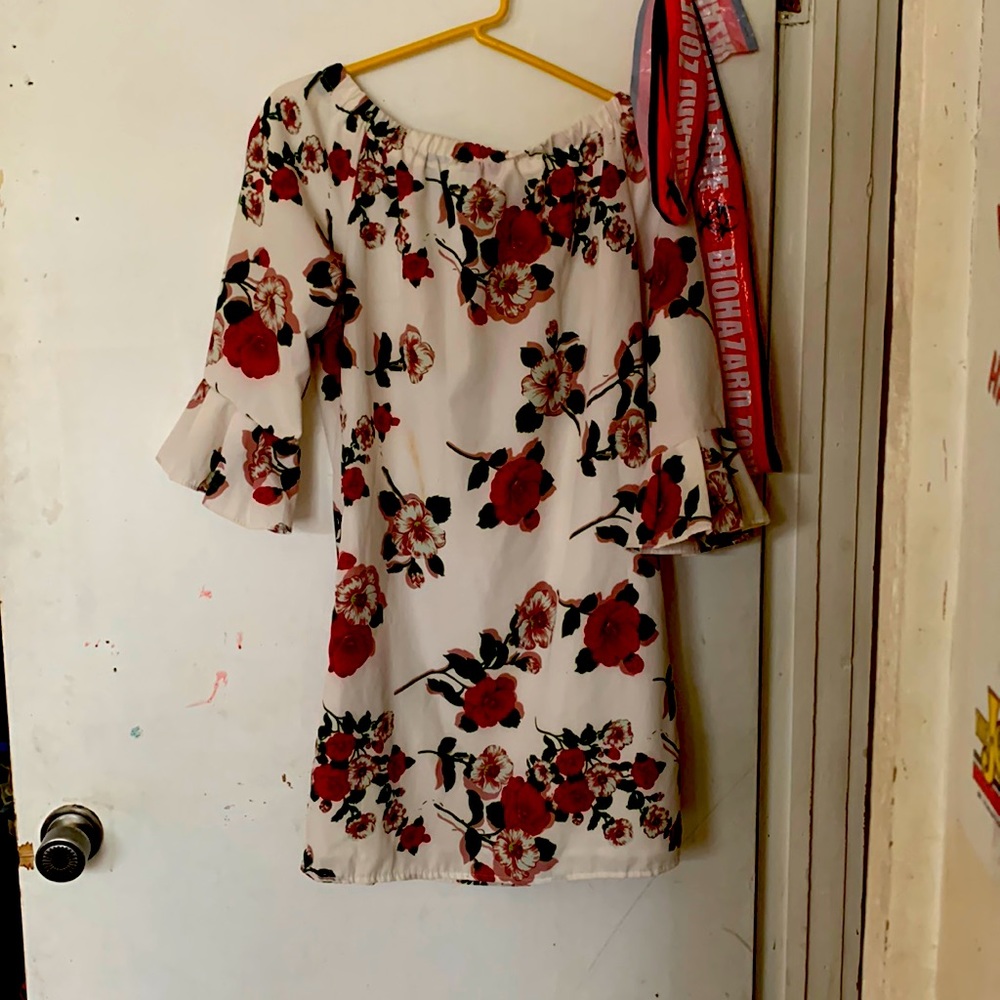 White flower dress with long sleeve